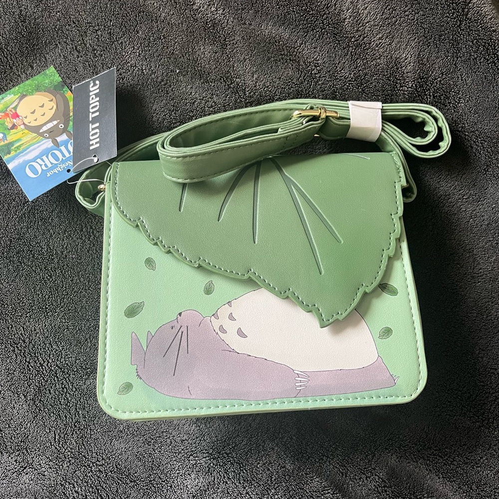 Her Universe Studio Ghibli My Neighbor Totoro Leaf Crossbody Bag, green